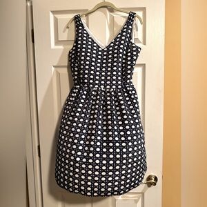 Vineyard Vine ladies dress.Navy and White Polka Dot Dress size 8